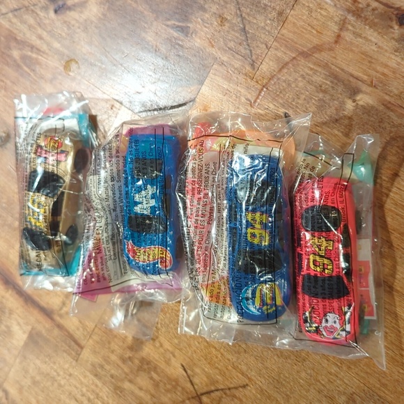 McDonald's happy meal collection Barbie and Hot wheels combo. Contains 4 of each - Picture 6 of 6